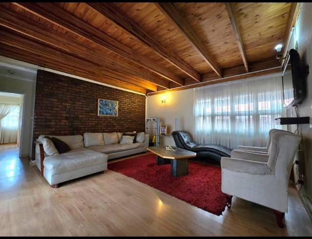 5 BEDROOM HOUSE FOR SALE IN MEYERSDAL